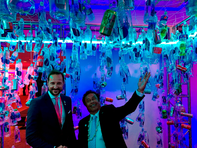 Crown Prince Haakon and Palau's President Tommy Remengesau in the reception's entryway - decorated with bottles and cans collected from Manhattan’s East River. Palau and Norway co-hosted the reception with Portugal, Chile and Kenya. Photo: Norway’s Mission to the United Nations.